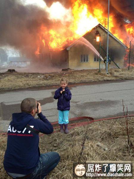 反正房子已经着火了，不如拍张照纪念下